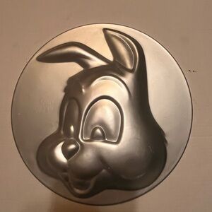 Wilton shallow cake pan bunny head.